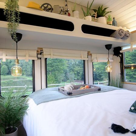 American School Bus Retreat With Hot Tub In Sussex Meadow Uckfield Exterior foto