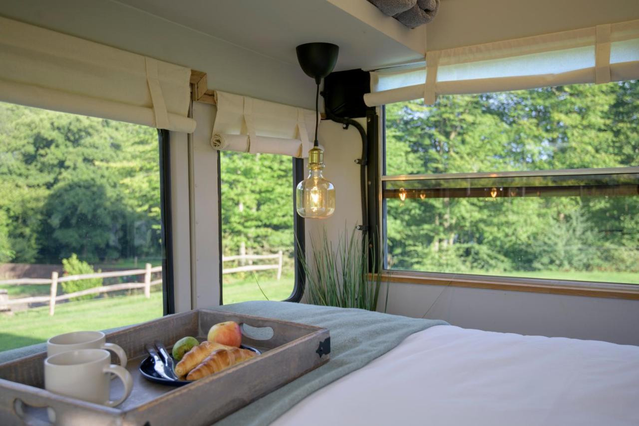 American School Bus Retreat With Hot Tub In Sussex Meadow Uckfield Exterior foto