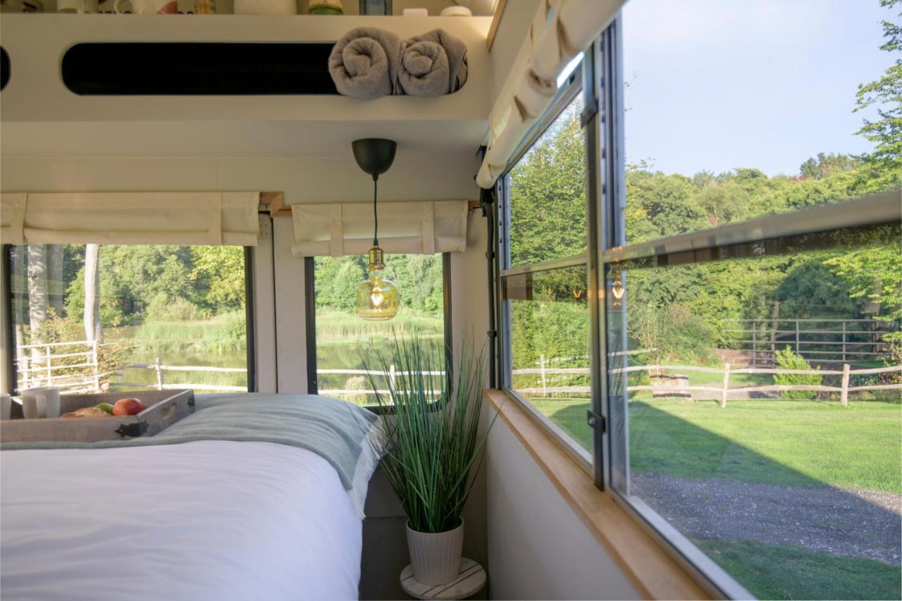 American School Bus Retreat With Hot Tub In Sussex Meadow Uckfield Exterior foto