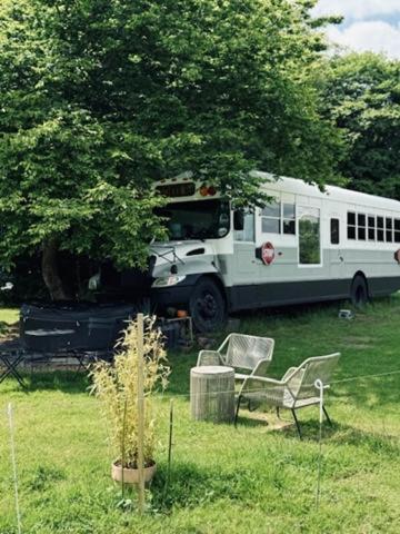 American School Bus Retreat With Hot Tub In Sussex Meadow Uckfield Exterior foto